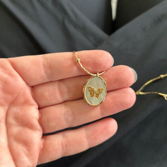 Neiman Marcus 14k Gold Butterfly Shell locket Charm Necklace - Picture 3 of 5